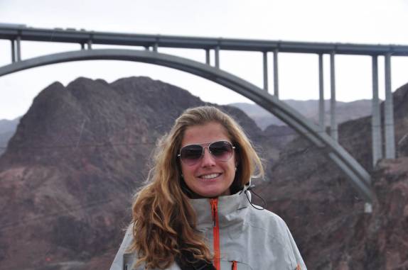 Ponte atravessa desfiladeiro e liga os estados de Nevada e Arizona, bem em frente ao Hoover Dam, nos Estados Unidos